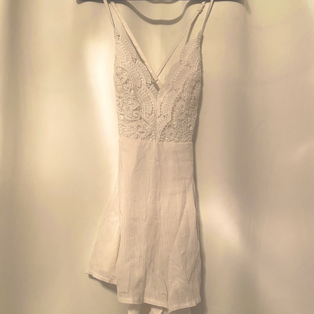 Lulu’s White lace romper